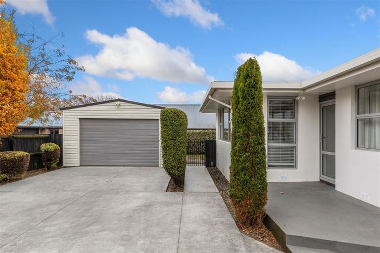 Photo of property in 2/57 Mcfaddens Road, St Albans, Christchurch, 8052
