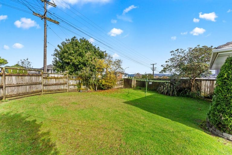 Photo of property in 57 Amberley Avenue, Te Atatu South, Auckland, 0610