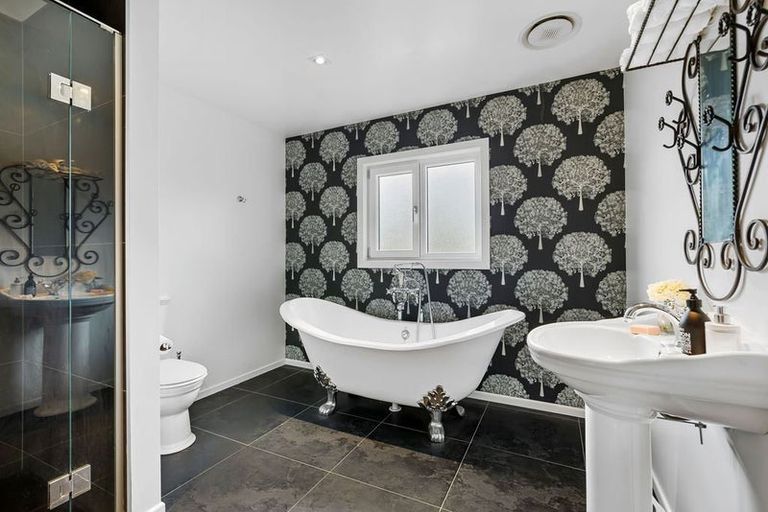 Photo of property in 2 Crichton Terrace, Cashmere, Christchurch, 8022