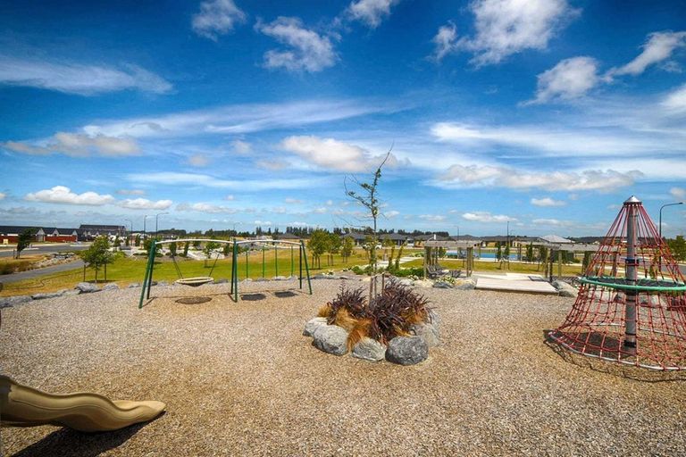 Photo of property in 60 Shillingford Boulevard, Rolleston, 7615