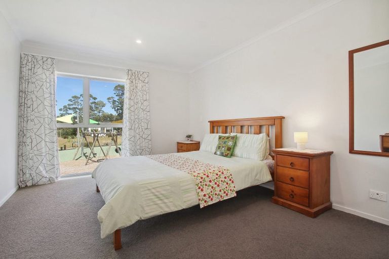 Photo of property in 7 Briddock Way, Swanson, Auckland, 0614