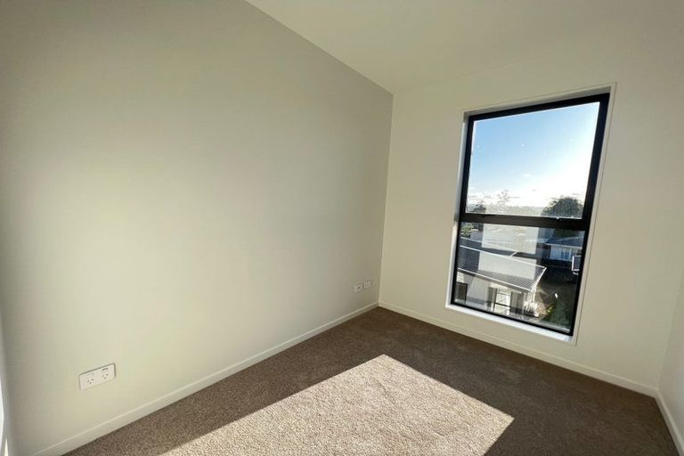 Photo of property in 3/105 Hobsonville Road, West Harbour, Auckland, 0618