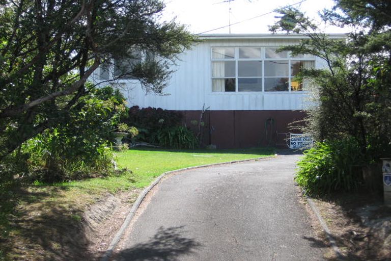 Photo of property in 2/65 Cliff View Drive, Green Bay, Auckland, 0604