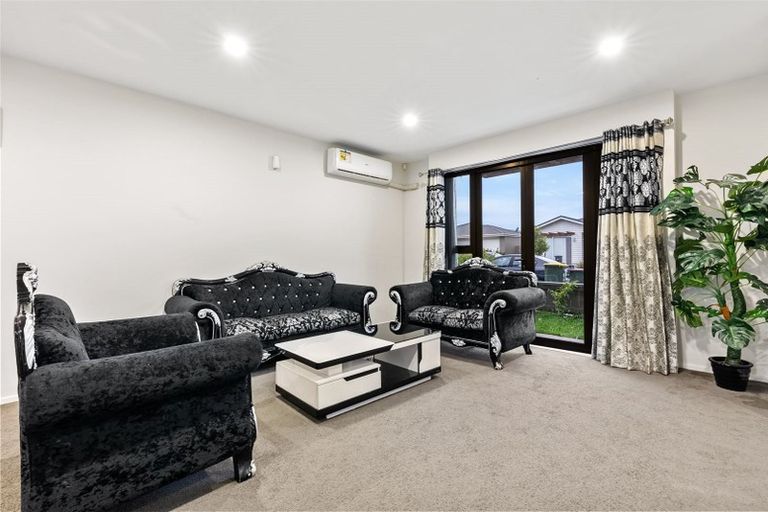 Photo of property in 12b Hollowout Street, Takanini, 2112