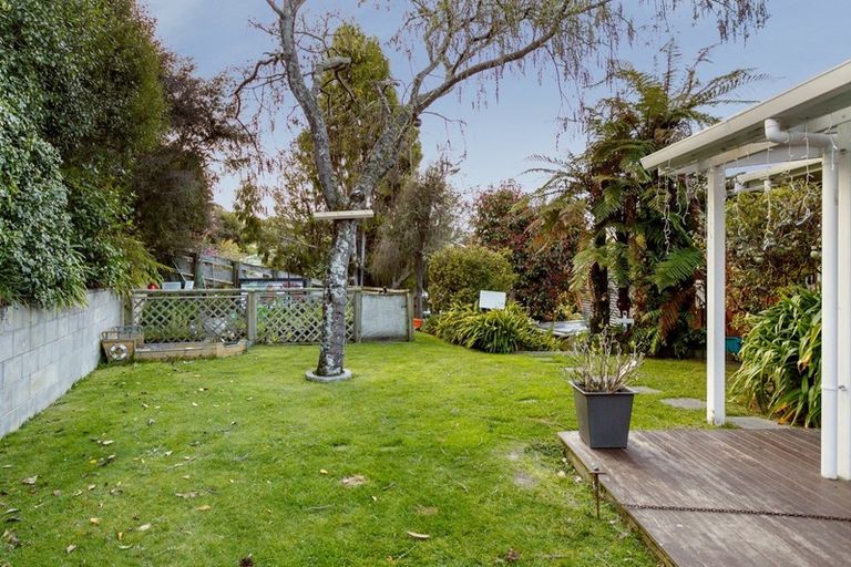 Photo of property in 2/13 Scenic Heights, Acacia Bay, Taupo, 3330