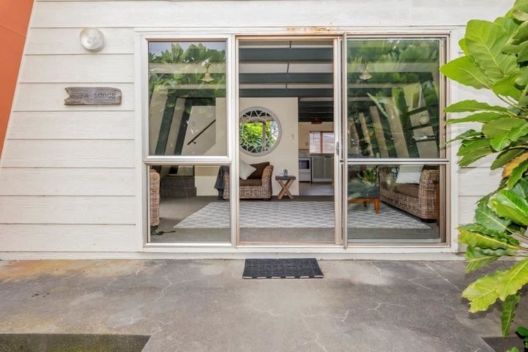 Photo of property in 122 Field Way, Waikanae Beach, Waikanae, 5036