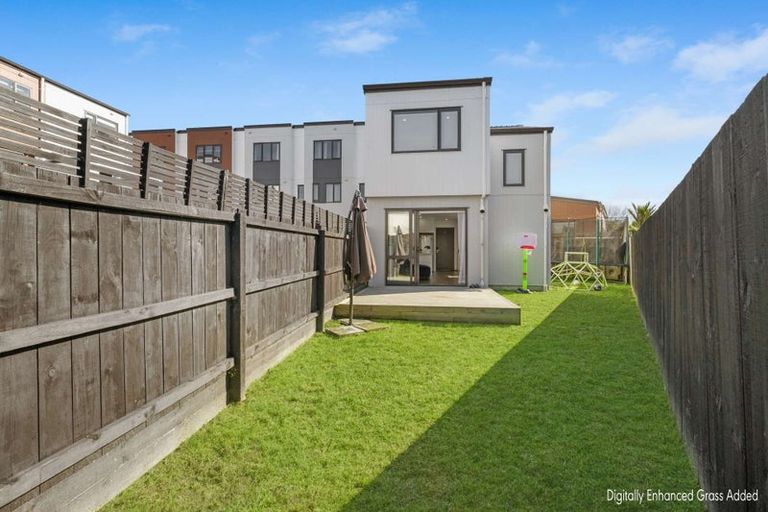 Photo of property in 9/3 Abbotleigh Avenue, Te Atatu Peninsula, Auckland, 0610