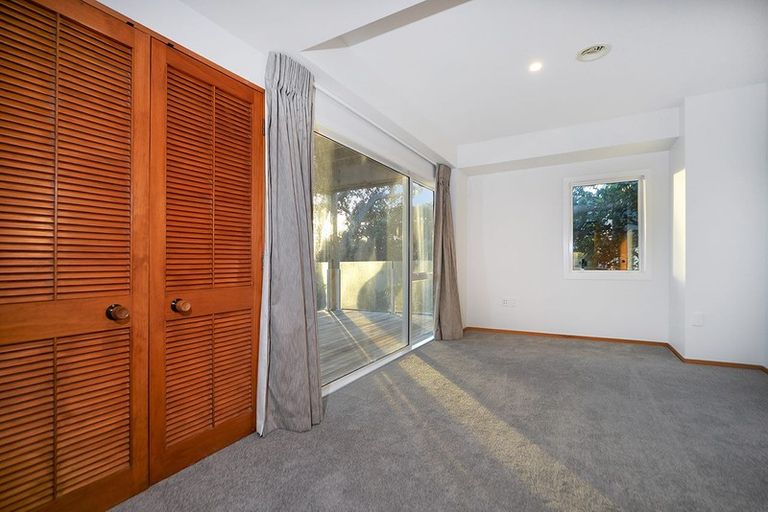 Photo of property in 74 Queen Street, Northcote Point, Auckland, 0627