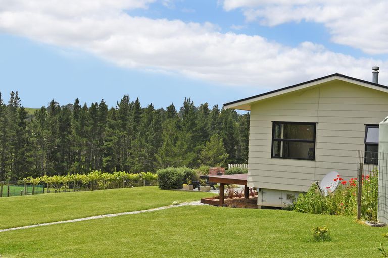 Photo of property in 56 Wattle Lane, Kaiwaka, 0573