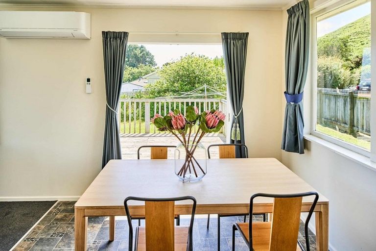 Photo of property in 130 Arahura Crescent, Waitangirua, Porirua, 5024