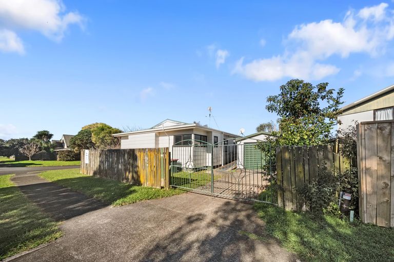 Photo of property in 1 Dalmahoy Place, Wattle Downs, Auckland, 2103