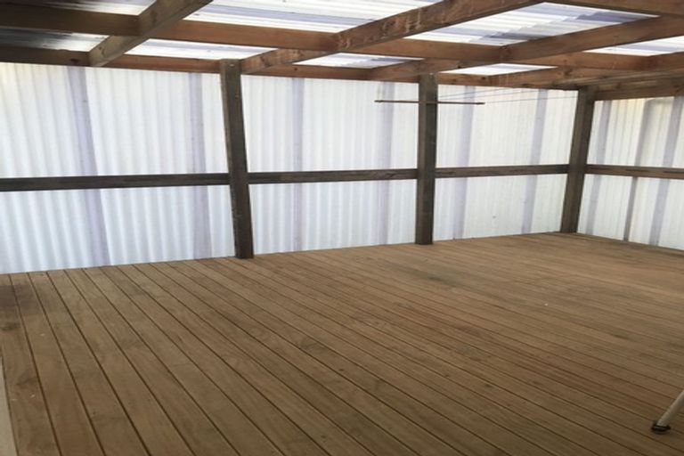 Photo of property in 17 Jamaica Place, Blockhouse Bay, Auckland, 0600