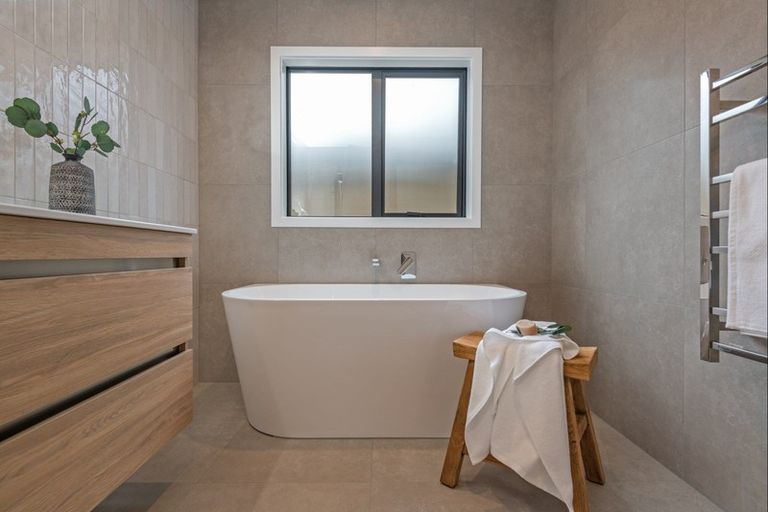 Photo of property in 45 Sardinia Grove, Fitzherbert, Palmerston North, 4410