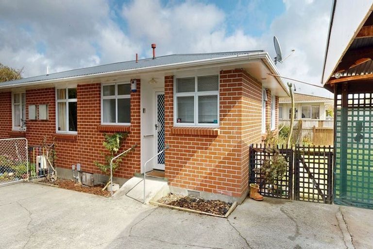 Photo of property in 2/15 Clouston Park Road, Ebdentown, Upper Hutt, 5018