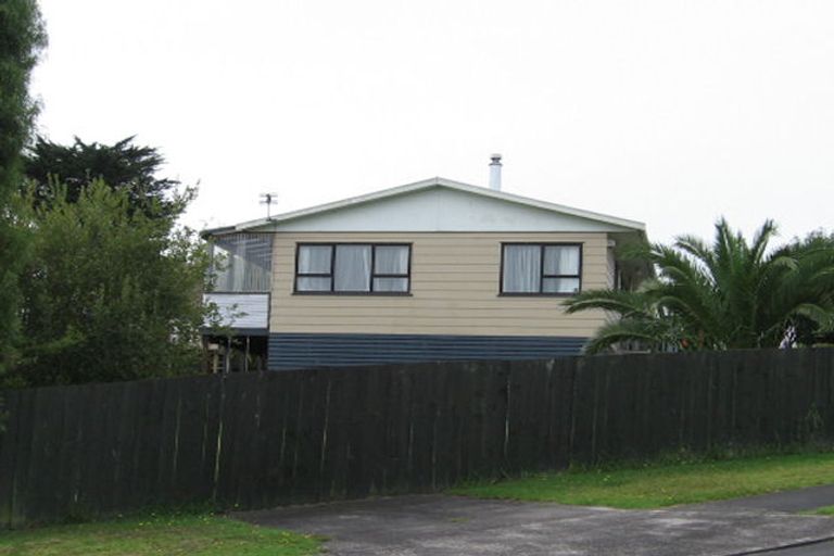 Photo of property in 8 Cyril Crescent, West Harbour, Auckland, 0618