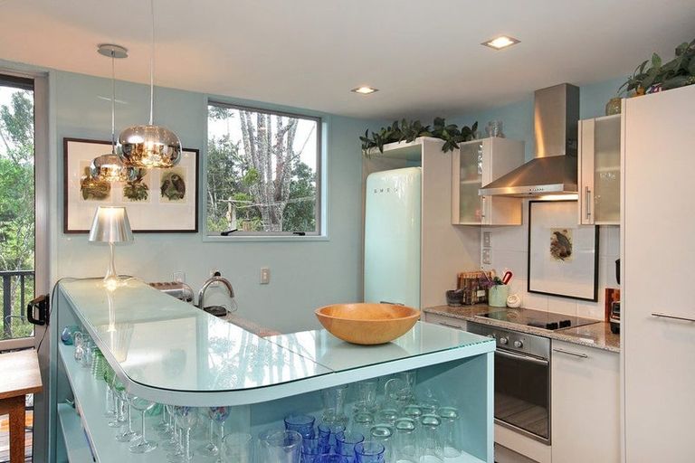 Photo of property in 25 Landing Road, Titirangi, Auckland, 0604