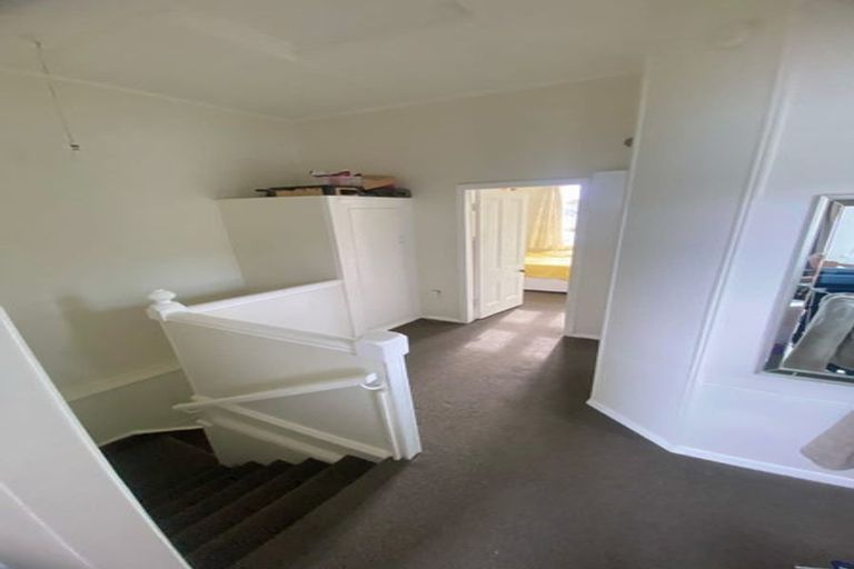 Photo of property in 16 Glendavar Street, Berhampore, Wellington, 6023