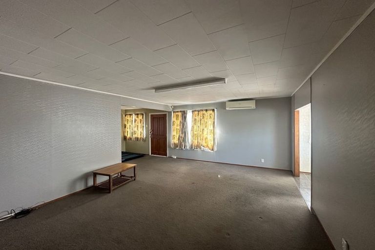 Photo of property in 34 Ferndown Avenue, Papatoetoe, Auckland, 2025