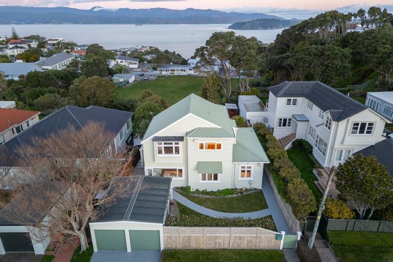 Photo of property in 79 Ranui Crescent, Khandallah, Wellington, 6035