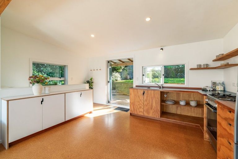 Photo of property in 100 Motuhara Road, Plimmerton, Porirua, 5026