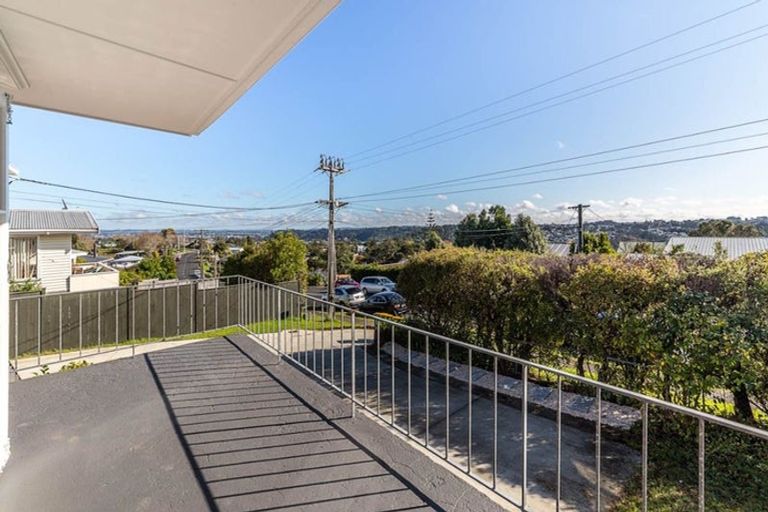 Photo of property in 4 Seaview Road, Glenfield, Auckland, 0629