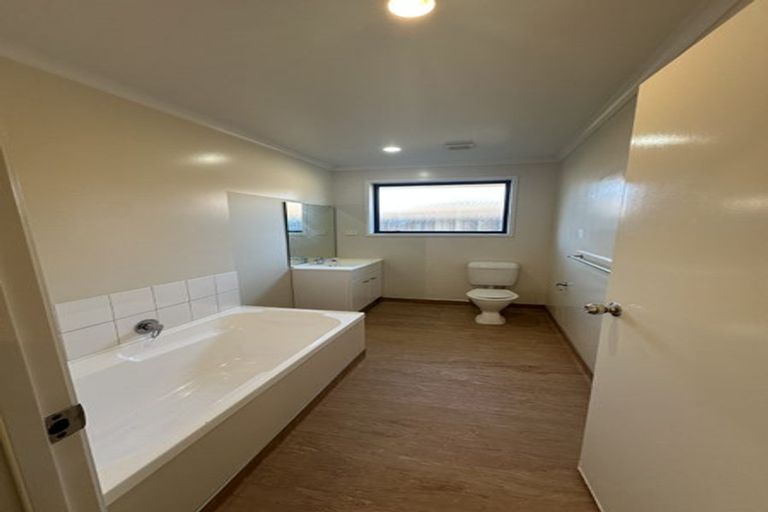 Photo of property in 2 Reef Place, Mangere, Auckland, 2022
