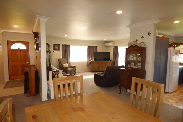 Photo of property in 14 Loveridge Place, Morrinsville, 3300