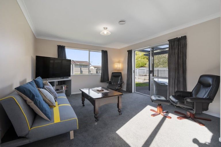 Photo of property in 2 Palliser Place, Milson, Palmerston North, 4414