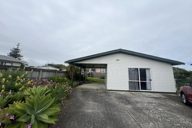 Photo of property in 1 Karaka Street, Otaki Beach, Otaki, 5512