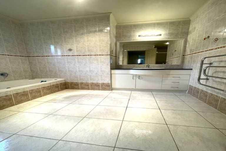 Photo of property in 111 Hugh Green Drive, Pinehill, Auckland, 0632