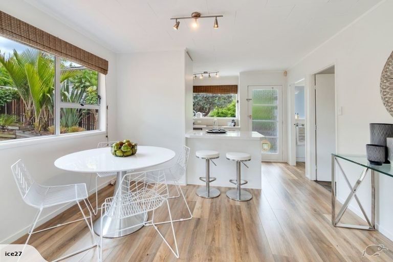 Photo of property in 12 Topliss Drive, Northcross, Auckland, 0632