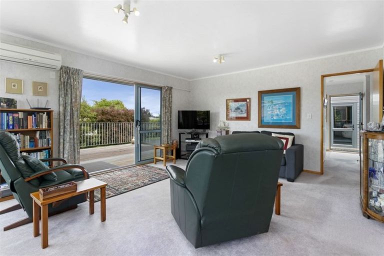 Photo of property in 19 Reeves Road, Acacia Bay, Taupo, 3330