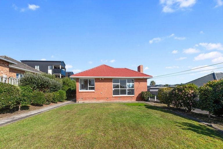 Photo of property in 27 View Road, Henderson, Auckland, 0612