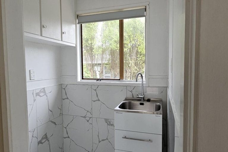 Photo of property in 13 Waari Avenue, Sunnyvale, Auckland, 0612
