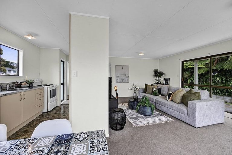Photo of property in 118 Riversdale Drive, Merrilands, New Plymouth, 4312