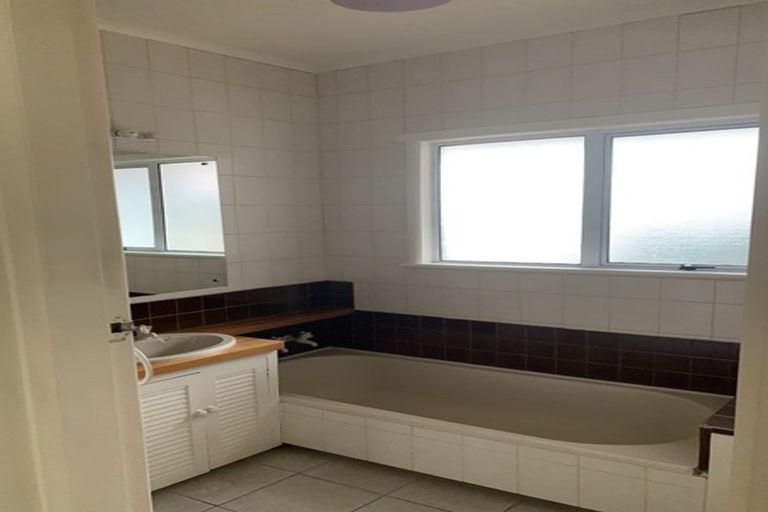 Photo of property in 53 Granger Road, Cockle Bay, Auckland, 2014