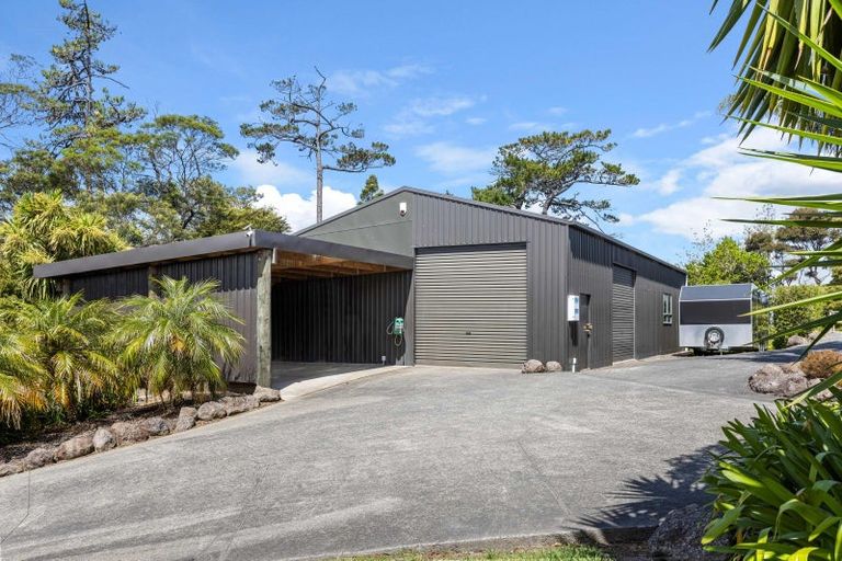 Photo of property in 1 Te Kawau Pass, Greenhithe, Auckland, 0632
