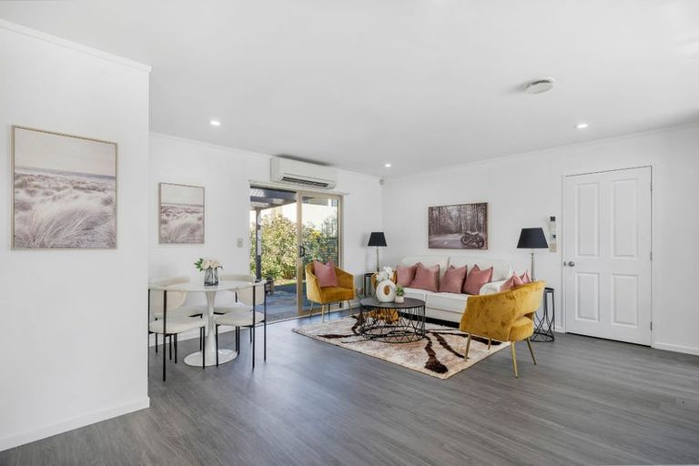 Photo of property in 2 Lockington Avenue, Henderson, Auckland, 0612