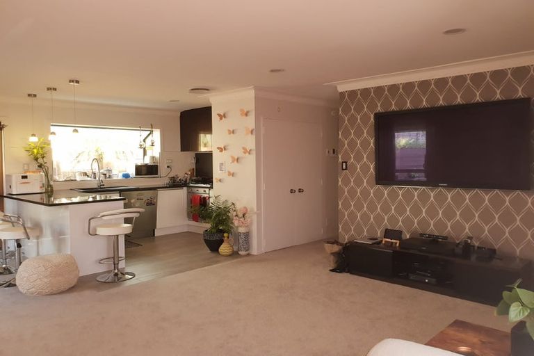 Photo of property in 16 Lowburn Place, Clover Park, Auckland, 2019