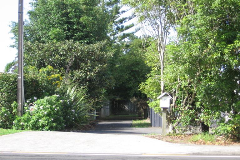 Photo of property in 1/99 Hobsonville Road, West Harbour, Auckland, 0618