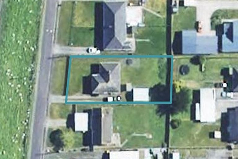 Photo of property in 18 Railway Street, Eltham, 4322