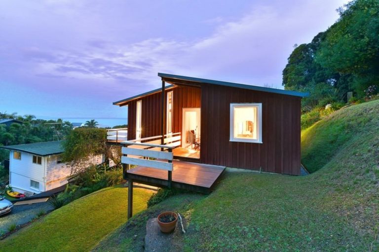 Photo of property in 20 Glenelg Road, Red Beach, 0932