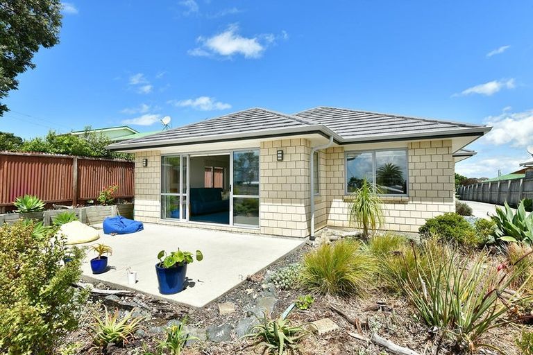 Photo of property in 1333 Whangaparaoa Road, Army Bay, Whangaparaoa, 0930