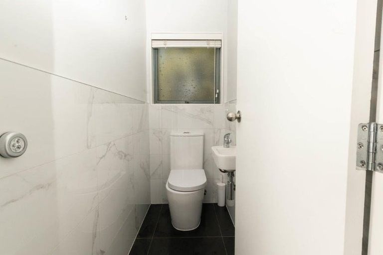 Photo of property in 63 Kirby Street, Glendene, Auckland, 0602