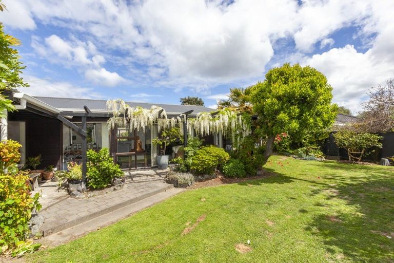 Photo of property in 15a Rosebank Grove, Waikanae, 5036