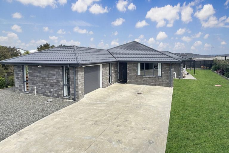 Photo of property in 3 Omahuru Road, Glenbrook, 2681