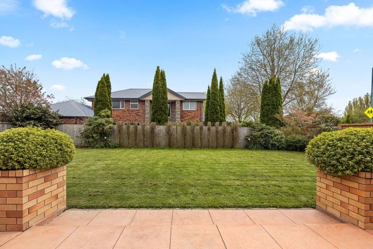 Photo of property in 64 Willowview Drive, Redwood, Christchurch, 8051