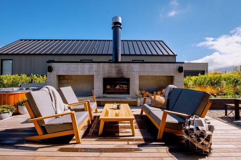 Photo of property in 32 Falconer Rise, Jacks Point, Queenstown, 9371