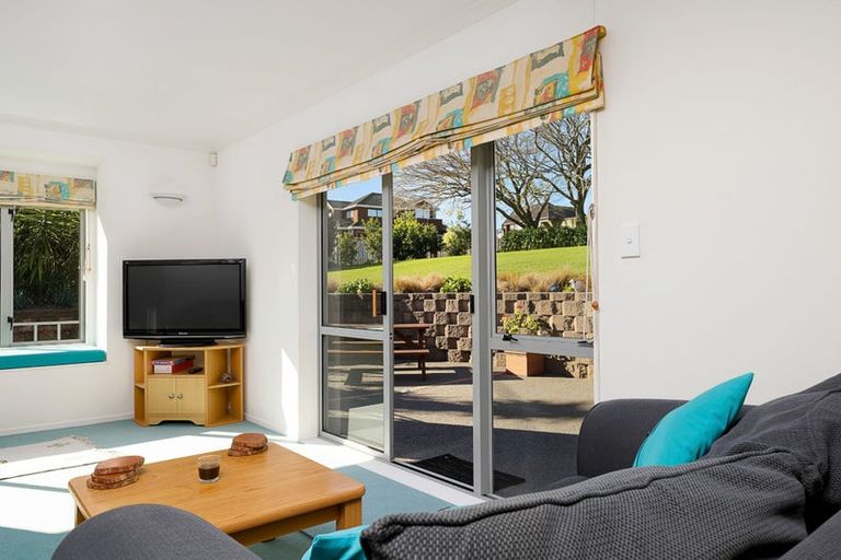 Photo of property in 2 Burgundy Park Avenue, Henderson, Auckland, 0612