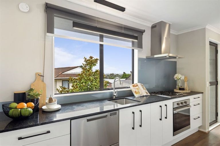 Photo of property in 2/14 Moxham Grove, Massey, Auckland, 0614